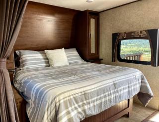 Cozy Camper with Fire Pit and Beautiful Sunsets in California - Temecula - 9
