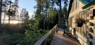 Eco-Friendly Peaceful Cabin with Lofted Interior and Water Views in Maine - Steuben - 9