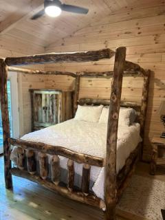 Rustic Wooden Cabin with Hot-tub in Campbellsville, Kentucky - Campbellsville - 1