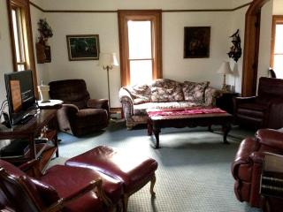 Delightful Cottage with Deck and Garden for a Family Getaway in Lexington, Michigan - 4