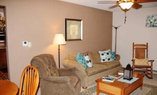 Traditional Country Living Vacation Rental on the Illinois Side of the Mississippi River in Savanna - Savanna - 9