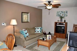 Traditional Country Living Vacation Rental on the Illinois Side of the Mississippi River in Savanna - Savanna - 6