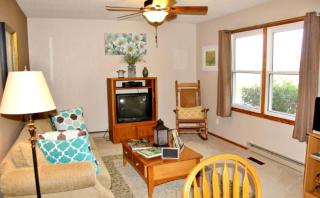 Traditional Country Living Vacation Rental on the Illinois Side of the Mississippi River in Savanna - 4