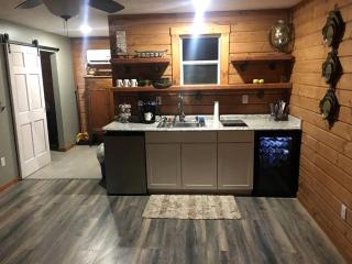 Peaceful Cabin Getaway Overlooking a Winery in Weston, West Virginia - Weston - 4