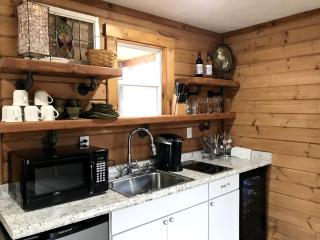 Peaceful Cabin Getaway Overlooking a Winery in Weston, West Virginia - Weston - 3