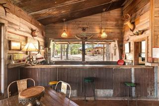 Luxury Airstream Campsite Nestled Beneath Oak Trees Outside of Austin, Texas - Round Mountain - 0