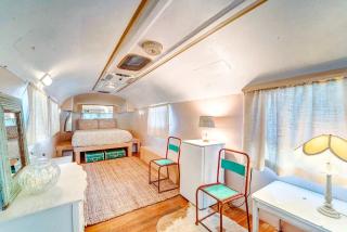 Luxury Airstream Campsite Nestled Beneath Oak Trees Outside of Austin, Texas - 8