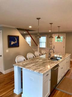 Charming Family-Friendly Accommodation near the Beach in Chatham, Massachusetts - 4