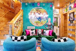 Luxurious Dolly Parton Inspired Cabin with Indoor Pool, a Private Hot Tub, and Arcade Games near Dollywood, Tennessee - Sevierville - 9