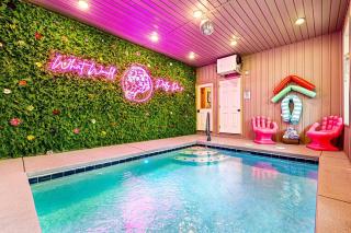 Luxurious Dolly Parton Inspired Cabin with Indoor Pool, a Private Hot Tub, and Arcade Games near Dollywood, Tennessee - Sevierville - 7