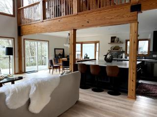 Luxurious Modern Cabin with Spacious Deck Nestled Among Nature in NC - Highlands - 7
