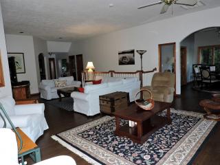 Unique Lakeside Getaway with a Fire Pit on Lake Anna, Virginia - Bumpass - 3