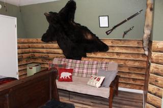 Cozy Cabin Rental with an Indoor Fireplace in Big Bear City, California - Sugarloaf - 8