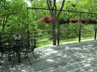 One-of-a-Kind Artistic Cottage Rental with Custom Furniture in Ashland, Oregon - Ashland - 0