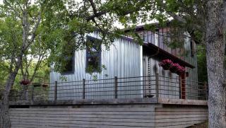 One-of-a-Kind Artistic Cottage Rental with Custom Furniture in Ashland, Oregon - 0