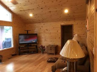 Lake Hamilton Cabin Retreat for Twelve in the Ouachita Mountains, Arkansas - Royal - 2