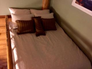 Lovely Fishing-Themed Room Rental with Mount St. Helens Views, Washington - Battle Ground - 7