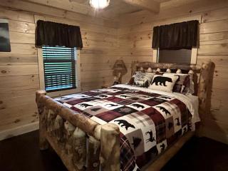 Incredible Cabin with Fireplace and Hot-tub in Campbellsville, Kentucky - Campbellsville - 3
