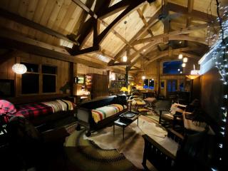 Impressive New York Cabin Getaway in the Adirondack Mountains - Chestertown - 7