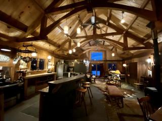Impressive New York Cabin Getaway in the Adirondack Mountains - Chestertown - 3