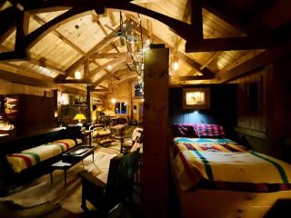 Impressive New York Cabin Getaway in the Adirondack Mountains - Chestertown - 2