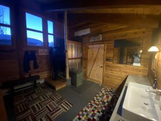 Impressive New York Cabin Getaway in the Adirondack Mountains - Chestertown - 1