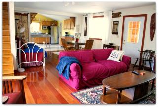 Romantic Cottage Rental with Hot Tub Outside Woodstock, New York - Bearsville - 5