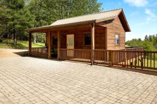 Family-Friendly Cabin Rental with Wi-Fi near Blue Ridge Parkway, North Carolina - Purlear - 4