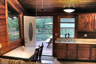 Charming Camping Cabin Rental with Enchanting Views in College Station, Texas - College Station - 6