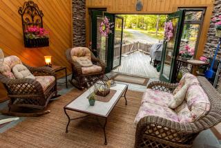 Elegant Old Forge Accommodation Ideal for Peaceful New York Getaways - Old Forge - 4