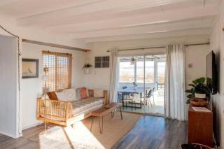 Outstanding Desert Cabin with Hot-Tub and Incredible Stargazing in California - Sunfair Heights - 2