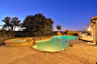 Luxurious Villa Rental for a Group Getaway near Abilene, Texas - Lawn - 0