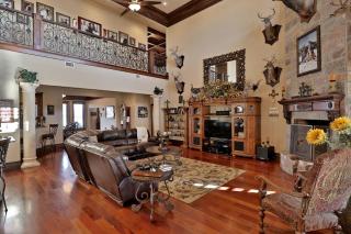 Luxurious Villa Rental for a Group Getaway near Abilene, Texas - Lawn - 4