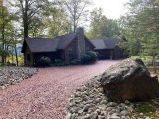 New York Glamping Trips in this Fully-Equipped Rental in Bolton Landing - Bolton Landing - 6