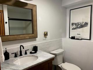 New York Glamping Trips in this Fully-Equipped Rental in Bolton Landing - Bolton Landing - 5