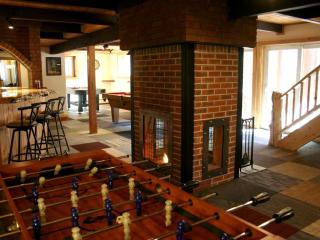 Enormous Cabin Rental with a Game Room near Three Ski Resorts in North Conway, New Hampshire - North Conway - 0