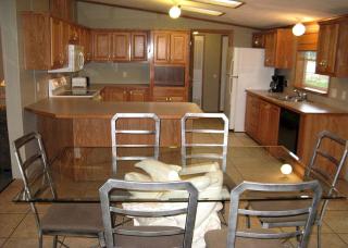 Spacious Vacation Cottage Rental near the Waterfront in Beautiful Put-in-Bay, Ohio - Put-in-Bay - 1