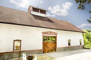 27-Person Luxury Villa Rental in Hudson Valley, New York - 3