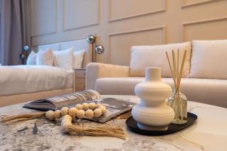 Urban Studio With Pool & Tennis Court - 2