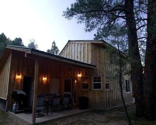 Welcoming Group Cabin for a Rural Vacation near Bryce Canyon National Park, Utah - Glendale - 8