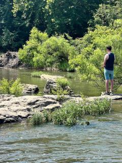 Riverside Pet Friendly Cabin with Hot Tub and Firepit on Glover River, Broken Bow, OK - Wright City - 7