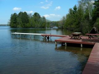 Lakefront Log Cabin with Private Beach for Group Getaway to Northern Wisconsin - 8