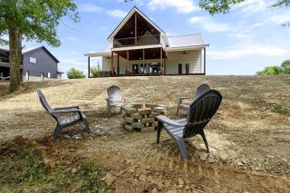 Waterfront Pet Friendly Cabin on Glover River with Hot Tub near Broken Bow, Oklahoma - 6