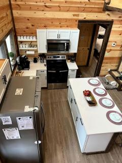 Waterfront Pet Friendly Cabin on Glover River with Hot Tub near Hochatown, Oklahoma - Wright City - 2