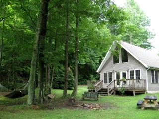 Secluded Two-Bedroom Cabin for Six Guests in Ray, Ohio - - 0