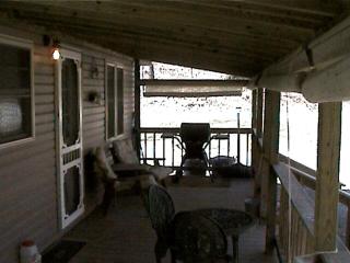 Secluded Two-Bedroom Cabin for Six Guests in Ray, Ohio - - 2