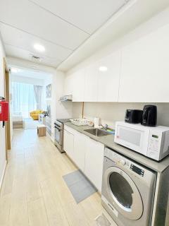 Modern Fully Furnished Apartment in Bloom Tower B JVC - Easy Access to JBR, Circle Mall & Dubai Hills Mall - 5