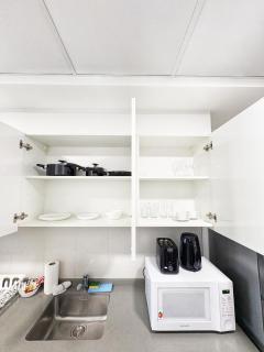 Modern Fully Furnished Apartment in Bloom Tower B JVC - Easy Access to JBR, Circle Mall & Dubai Hills Mall - 2