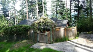 Waterfront Cabin Rental with a Full Kitchen on Orcas Island in Washington - Eastsound - 0