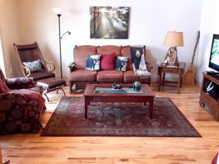 Charming Cabin Rental with Hiwassee River in Backyard in Hayesville, North Carolina - Hayesville - 7